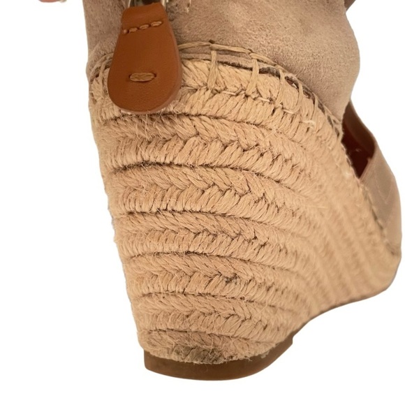 GENTLE Souls by Kenneth Cole Cross Elastic Nude Suede Espadrille Wedge 7.5 - Picture 5 of 9